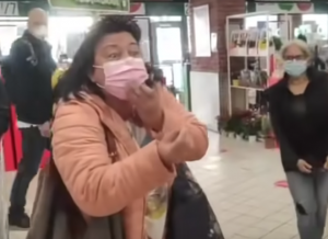 Réaction hystérie contre des gens sans masques
