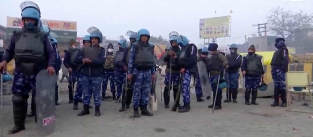 Inde police contre agriculteurs