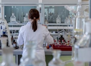 Expérience de laboratoire à l'origine du covid