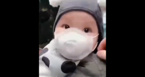 Bébé masqué