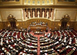 Pass sanitaire adopté et ajusté par le Sénat