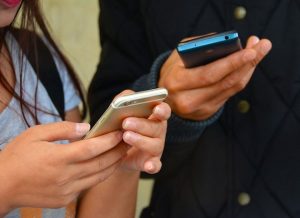 Royaume-Uni piste les données mobiles des vaccinés - Dean Moriarty