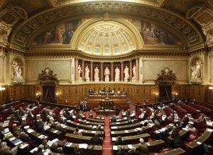 Le pass sanitaire est adopté par le parlement