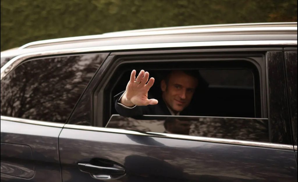 Macron adieu
