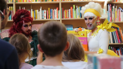 Brandy Snap et Shanna Banana lors d'une lecture dans une librairie de Toulouse (Haute-Garonne). • © Capture d'écran - chaîne Youtube Shanna Banana